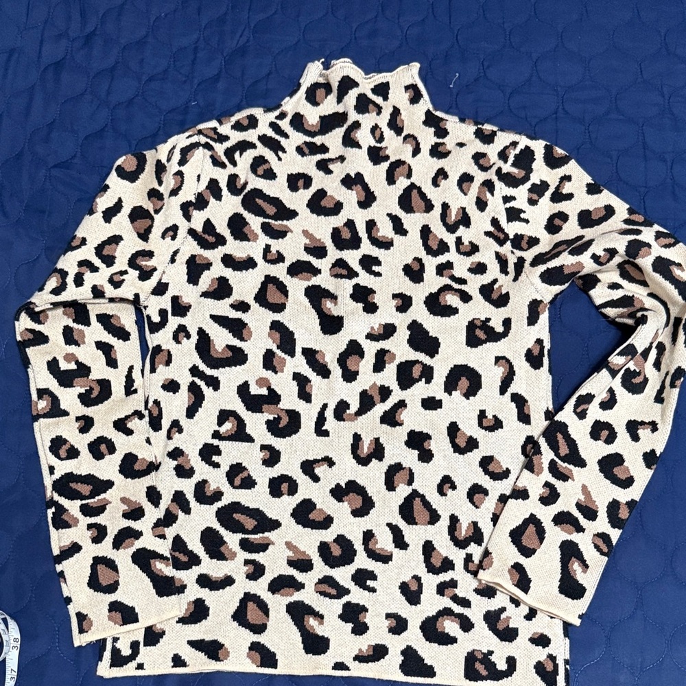 Chic Leopard Print Turtleneck Sweater
